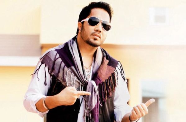Mika Singh Arrested By Dubai Police. Sent Dirty Pics To A 17 Yr Old Girl - RVCJ Media