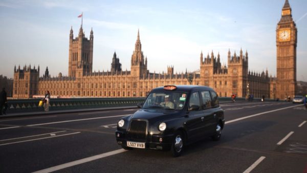 A Man Helped Old Cab Driver In Fixing His Phone. What He Found In His Gallery Was Unexpected - RVCJ Media