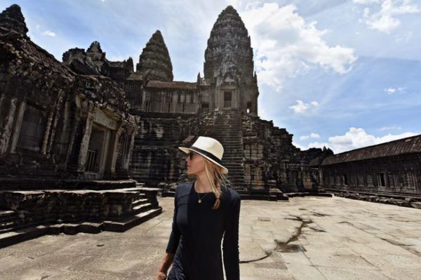 Meet The First Female Traveller Ever To Have Visited Every Country In The World - RVCJ Media