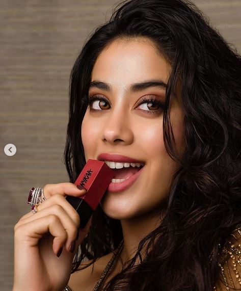 Arjun Kapoor Trolled Janhvi Kapoor On Instgram. She Gave An Epic Reply - RVCJ Media