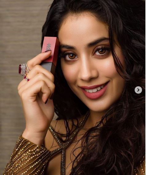 Arjun Kapoor Trolled Janhvi Kapoor On Instgram. She Gave An Epic Reply - RVCJ Media