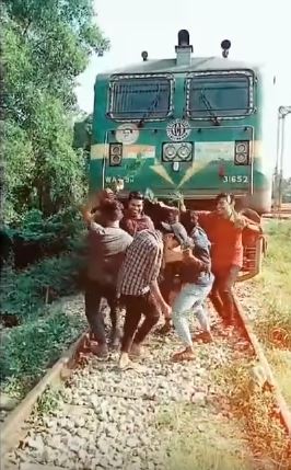 10 Of The Craziest And Weirdest Internet Challenges That Went Viral - RVCJ Media