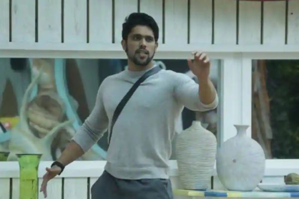 Salman Khan Kicks Shivashish Out Of Bigg Boss 12. Gets Slammed On Twitter - RVCJ Media