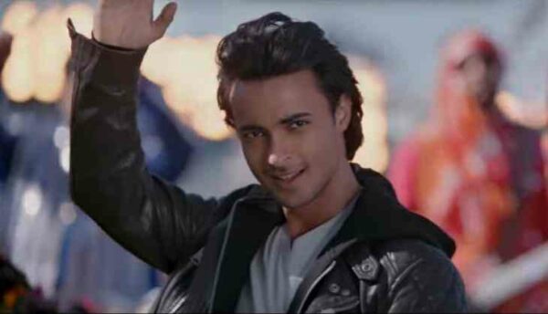 Top 15 Dance Numbers That You Cannot Miss Out On This Festive Season - RVCJ Media