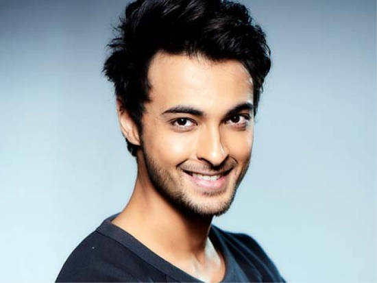 Aayush Sharma Speaks About His Stardom On Twitter, Gets Badly Trolled In Return - RVCJ Media