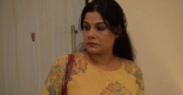 This Girl Came Home And Confessed Something To Her Mom. She called Her Besharam, Watch It Now - RVCJ Media