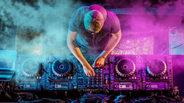 Delhi Brothers Ask DJ To Play Tamanche Pe Disco On Repeat, He Loses His Temper - RVCJ Media