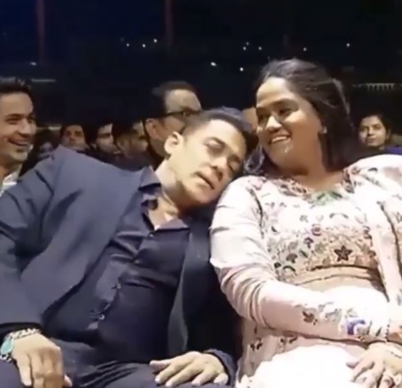 Vicky Kaushal Proposes To Katrina Kaif And Salman Khan Has A Hilarious Reaction To It. Watch Video - RVCJ Media