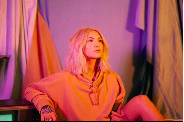 Julia Michaels Is Anushka Sharma's Doppelganger. You Can't Miss Her Pictures. - RVCJ Media