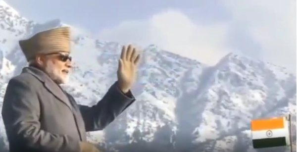 Modi Waves At Empty Dal Lake In Srinagar, People Say He Is Waving at 'Imaginary Friends'. - RVCJ Media