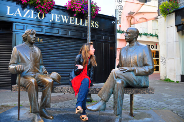 Pics Of People Posing With Statues Are Going Viral, You Just Can't Miss These Hilarious Photos - RVCJ Media