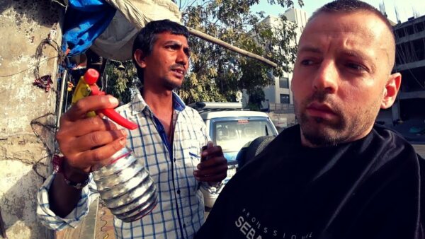 This Man Gave Rs 30,000 To A Roadside Barber For Rs 20 Haircut. Reason Will Make You Respect Him - RVCJ Media
