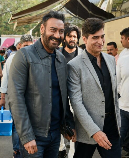 Ajay Devgn & Riteish Deshmukh Trolled Each Other Like Boss & We Can’t Decide Who Won - RVCJ Media