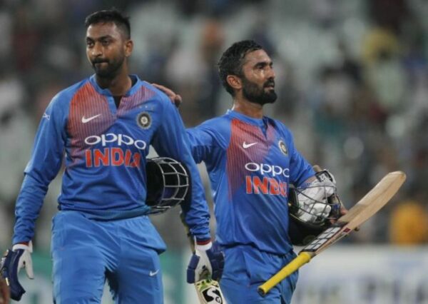 Mumbai Indians Indirectly Took A Jibe At Dinesh Karthik. Netizens Are Not Too Happy About It. - RVCJ Media