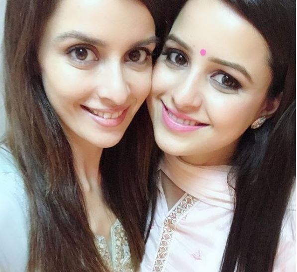 10 Television Celebs And Their Siblings Who Resemble Each Other - RVCJ Media