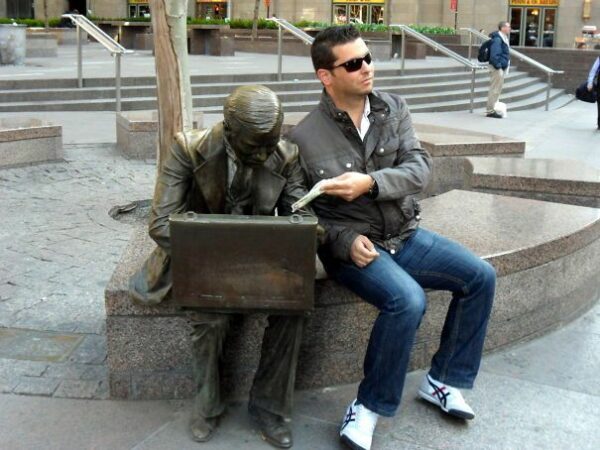 Pics Of People Posing With Statues Are Going Viral, You Just Can't Miss These Hilarious Photos - RVCJ Media