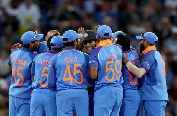 Dhoni's Quick Thinking Gets James Neesham Out In The 5th ODI, Fans Are Calling Him A Genius - RVCJ Media