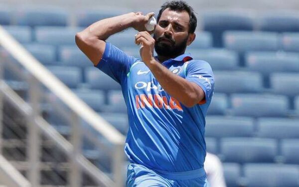 When Captain Cool Lost His Cool & Scolded Shami After He Bowled A Bouncer RVCJ Media