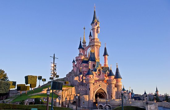 8 Places Around The World Where Selfies Are Banned, Would You Visit These Places? - RVCJ Media