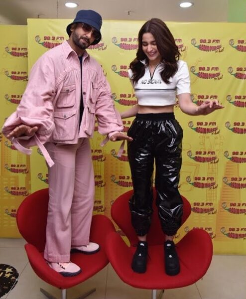 Ranveer Trolled For Wearing Pink Outfit During Gully Boy Promotion, Fans Called It Fashion Disaster - RVCJ Media