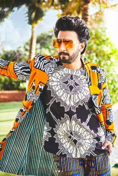 After Mocking Katrina & Sonam, Arjun Kapoor Trolled Ranveer Singh For Wearing This Outfit - RVCJ Media