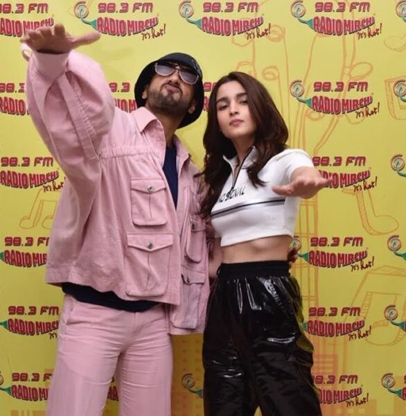 Ranveer Trolled For Wearing Pink Outfit During Gully Boy Promotion, Fans Called It Fashion Disaster - RVCJ Media