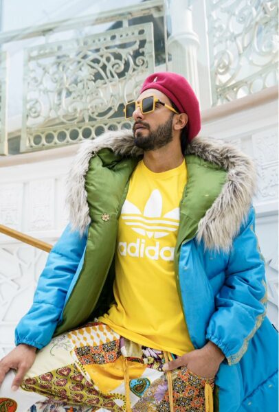 Ranveer Again Trolled For Wearing Weird Outfits. Fans Compared His Dresses To Parrot & Blankets - RVCJ Media