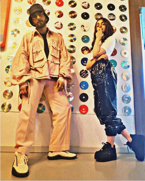 Ranveer Trolled For Wearing Pink Outfit During Gully Boy Promotion, Fans Called It Fashion Disaster - RVCJ Media