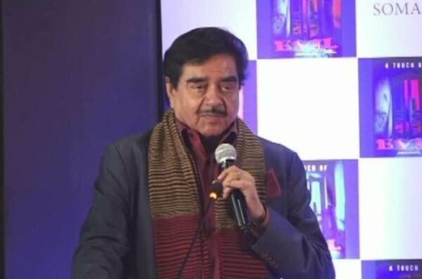 Shatrughan Sinha Feels Lucky His Name Wasn't In The 'Me Too' Movement, Netizens Are Disgusted - RVCJ Media