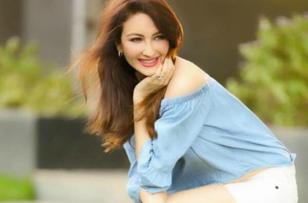 Saumya Tandon Won Hearts By Refusing To Promote Political Parties For Money. Watch The Video. - RVCJ Media