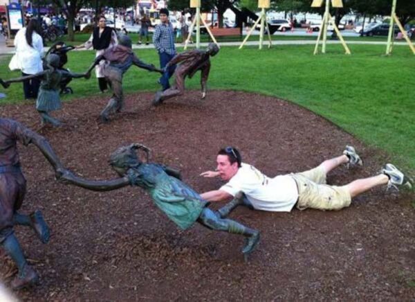 Pics Of People Posing With Statues Are Going Viral, You Just Can't Miss These Hilarious Photos - RVCJ Media