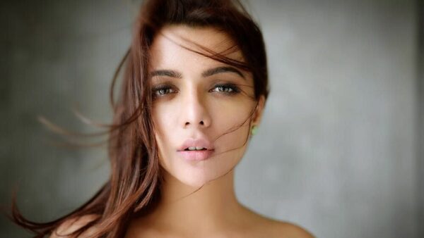 Actress Ruhi Singh Stalked By A Man Posing As Anurag Kashyap, This Is Really Scary. RVCJ Media