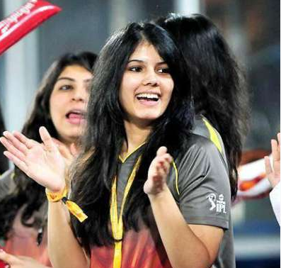 Can You Guess The Mystery Girl Who Is There To Support SRH In Every Game? We Found Who She Is. - RVCJ Media