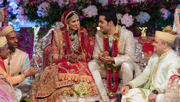 Maroon 5 Performs At Akash Ambani - Shloka Mehta Wedding Reception, Don't Miss Videos. - RVCJ Media