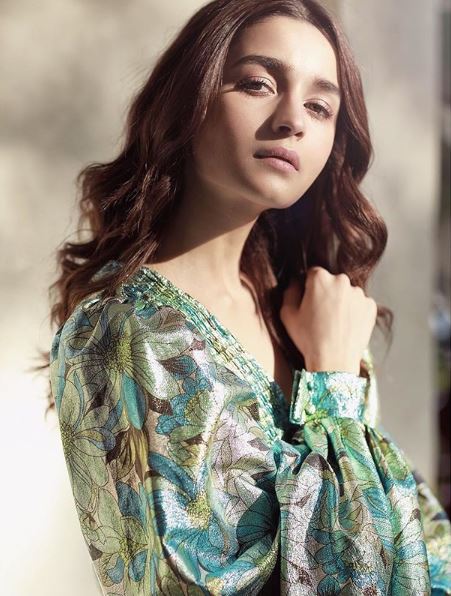 Alia Bhatt Shows Her Big Heart. What She Gifted To Her Driver And Domestic Help Will Move You - RVCJ Media