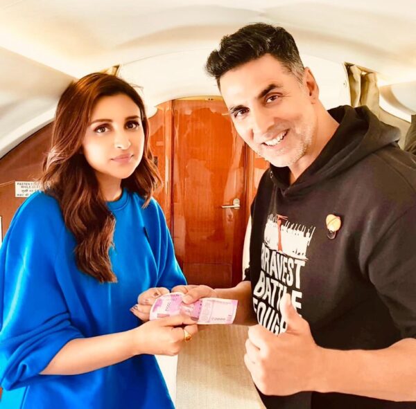 Riteish Tweeted The Secret Of Akshay Being India’s Highest Taxpayer. Akshay Gave A Perfect Reply - RVCJ Media