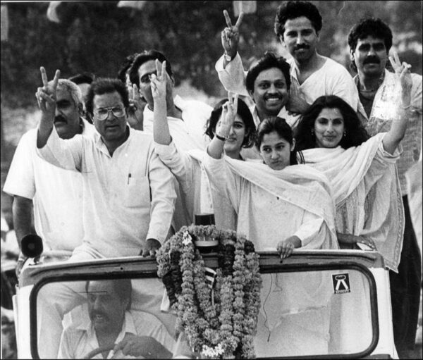 10 Celebrities From Bollywood Who Ranked In Politics Too 4 10 Celebrities From Bollywood Who Ranked In Politics Too - RVCJ Media