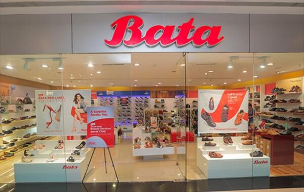 Chandigarh Consumer Forum Slammed Bata With The Fine Of Rs. 9000 For Asking Customer To Pay Rs. 3 For Carry Bag - RVCJ Media
