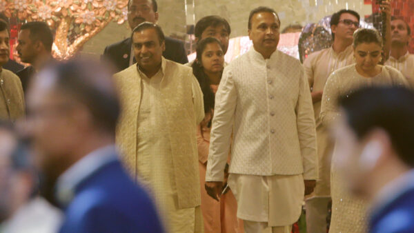 Mukesh Ambani And Anil Ambani Was Punished To Stay In A Garage With Merely Roti And Water - RVCJ Media