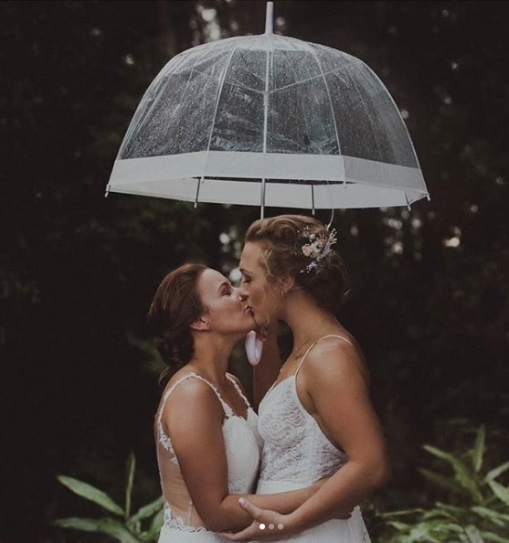 Two Women Cricketers From Australia & New Zealand Tied The Knot. Their Pics Are Very Romantic - RVCJ Media