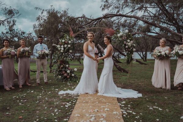 Two Women Cricketers From Australia & New Zealand Tied The Knot. Their Pics Are Very Romantic - RVCJ Media