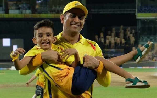 Here’s What Happened When Dhoni Challenged Shane Watson & Imran Tahir’s Sons For A Sprint-Off - RVCJ Media