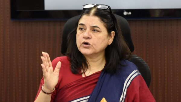Maneka Gandhi Addressing The Muslims In Sultanpur Rally Asked Them To Vote For Her Or She Won't Work For Them - RVCJ Media