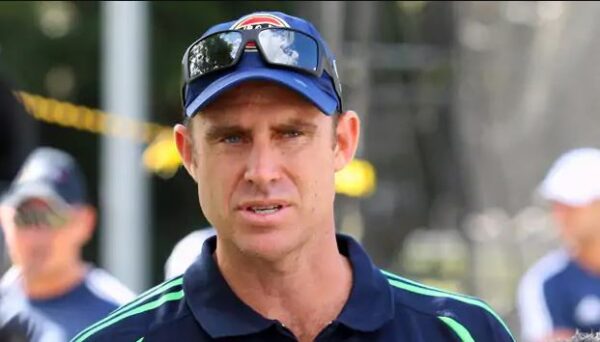 Matthew Hayden Wears A Lungi, Goes For Street Shopping In Chennai And Bargains With Vendor - RVCJ Media