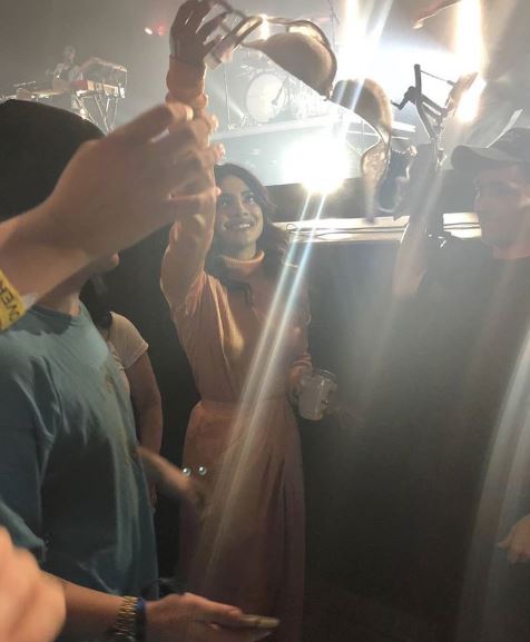 Priyanka Chopra Flaunts A B*a Thrown By Nick Jonas' Female Fan Towards Him. Video Is Too Much Fun - RVCJ Media