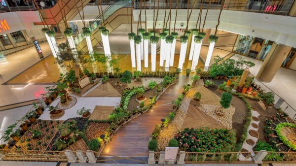 Phoenix Marketcity, Kurla Has Turned Into A Floral Paradise. You Surely Cannot Miss Visiting This Place - RVCJ Media