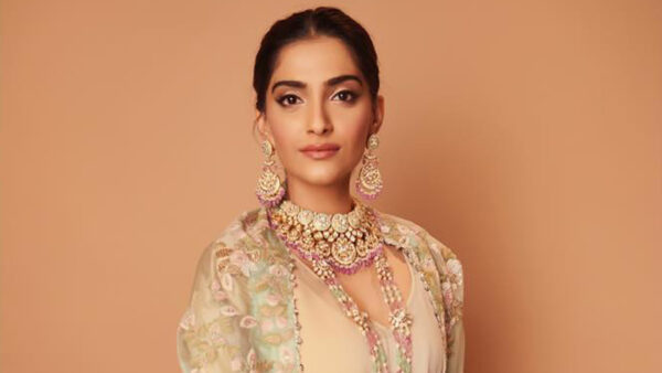 Sonam Kapoor Lashes Out At Trolls Targeting Her Comments On Pakistan & Article 370 - RVCJ Media