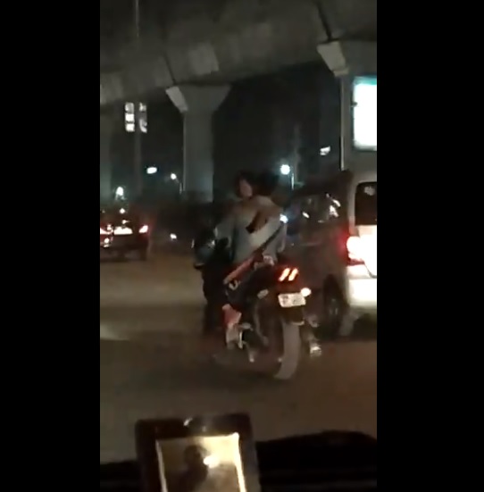 Delhi Couple Indulged In Extreme PDA On Bike In The Busy Road, Video Went Viral - RVCJ Media