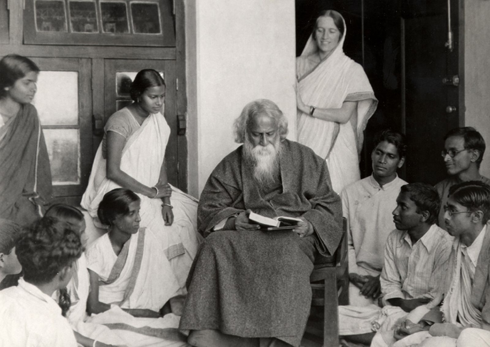 5 Lesser Known Facts About Rabindranath Tagore, To Remember The Legend On His Birthday - RVCJ Media