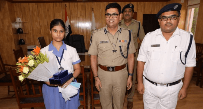 ISC Topper Was Made Deputy Commissioner For A Day, Her First Order Will Make You Smile All Day Long - RVCJ Media